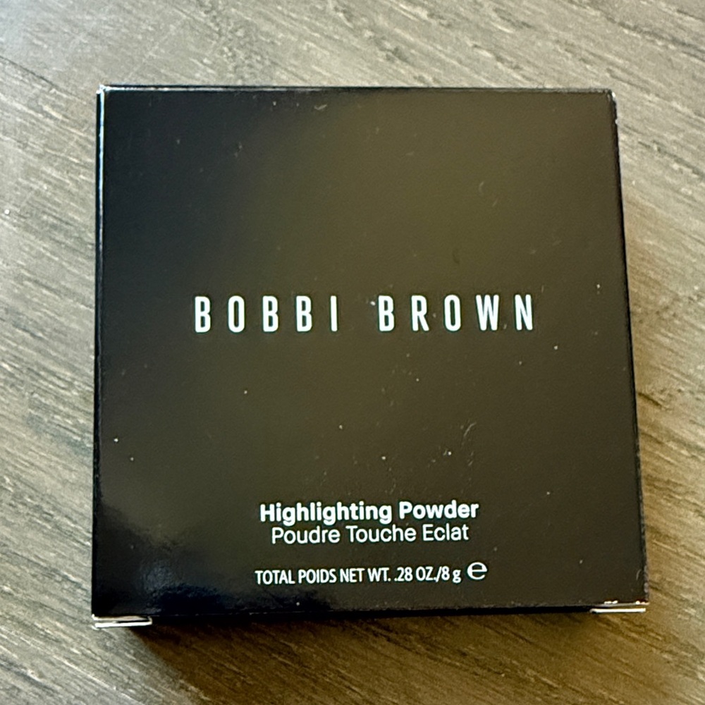 Bobbi Brown Highlighting Powder in pink glow